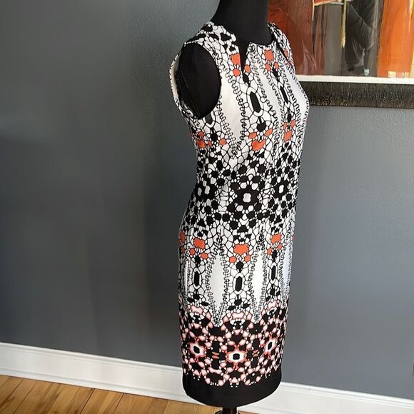 Taylor black/white/coral print silky stretch knit sleeveless midi. Size 2 - Picture 3 of 6